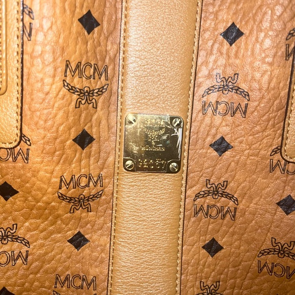 MCM medium shopper (REVERSIBLE) - Picture 2 of 13